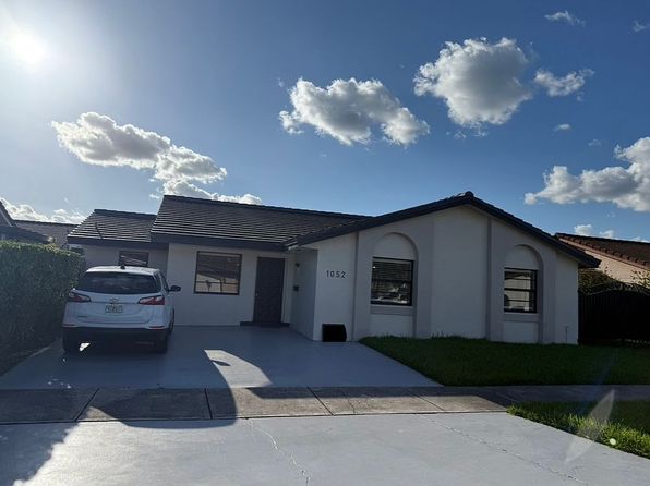 1052 NW 127th Path