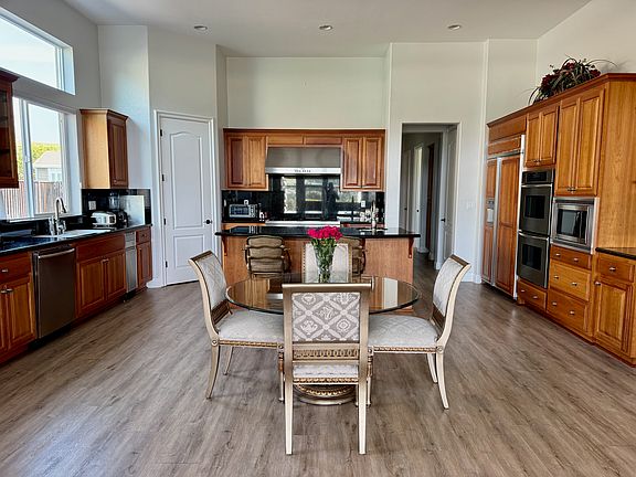 5th image of 401 Bridle Ct