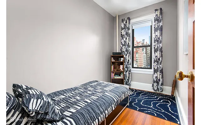 Sold by Douglas Elliman | media 20