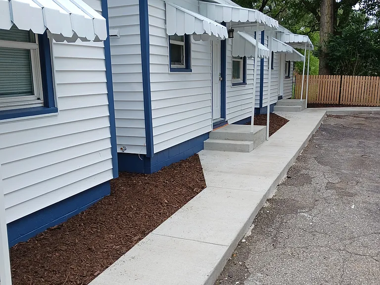 110 W Willow Dr #F — Photo 3