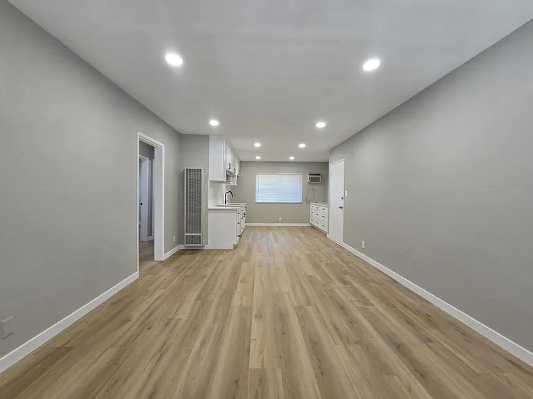 873 E Monterey Ave — Photo 1