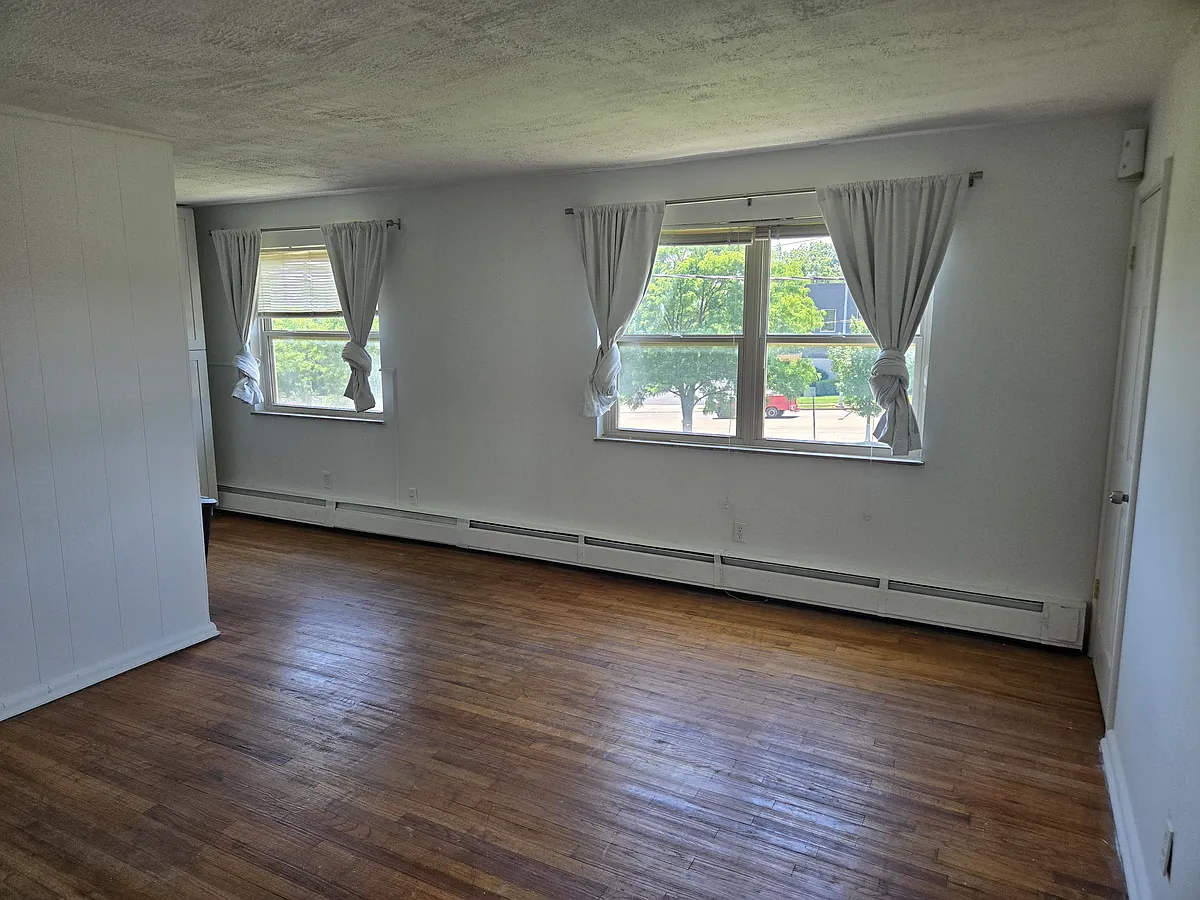 Building Photo - 4720 Ridge Ave #4