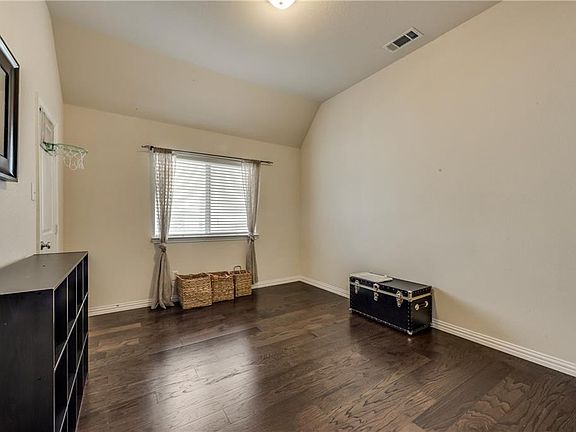 5th image of 2472 Lakebend Dr