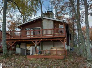 13488 Balsam St, Johannesburg, MI 49751