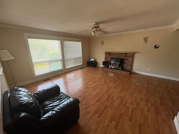 3rd image of 2755 Springhill St