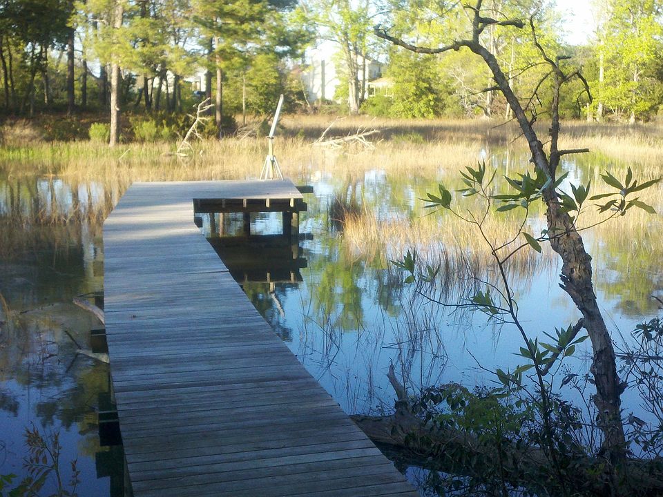 Pier with access to James River