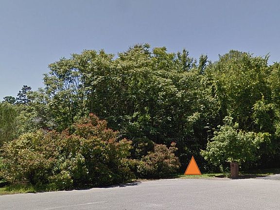 2nd image of 10 Kentbury Cir