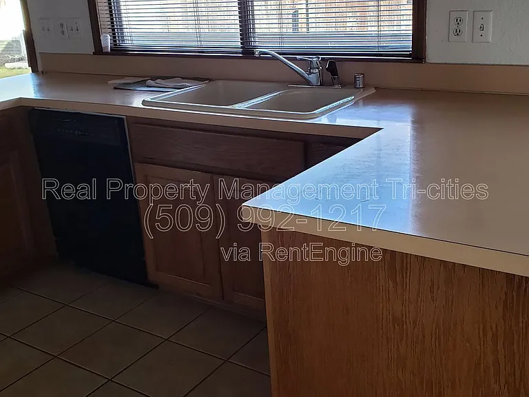 4311 Desert Pl — Photo 9