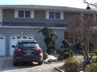 1868 Zana Ct, Merrick, NY 11566