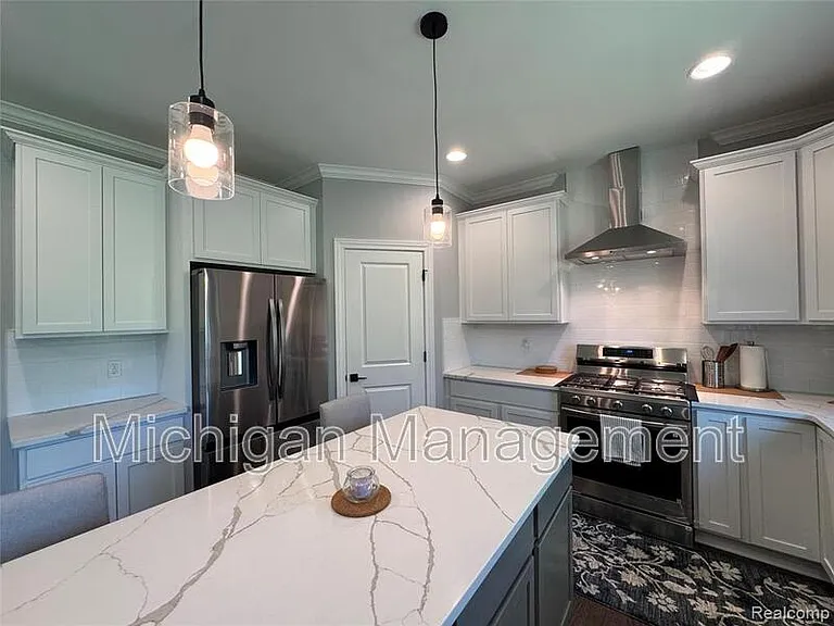 6149 Woodridge Ln — Photo 5