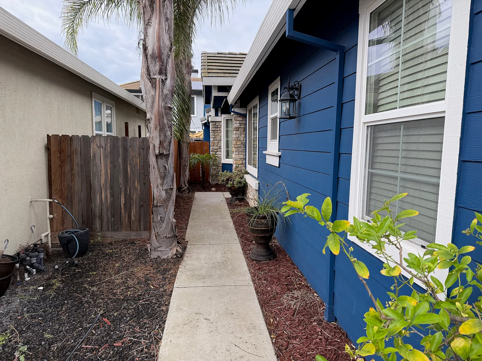 508 Lassen Way - 1 — Photo 2