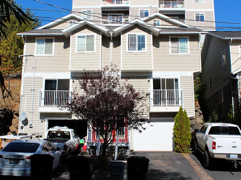 419 NE Morton St — Photo 8