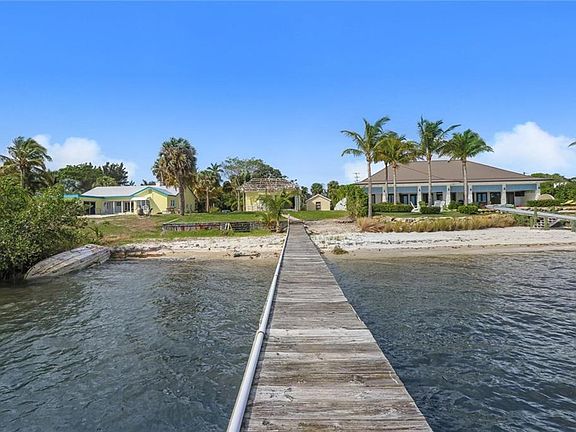 2nd image of 1119 SE Saint Lucie Blvd