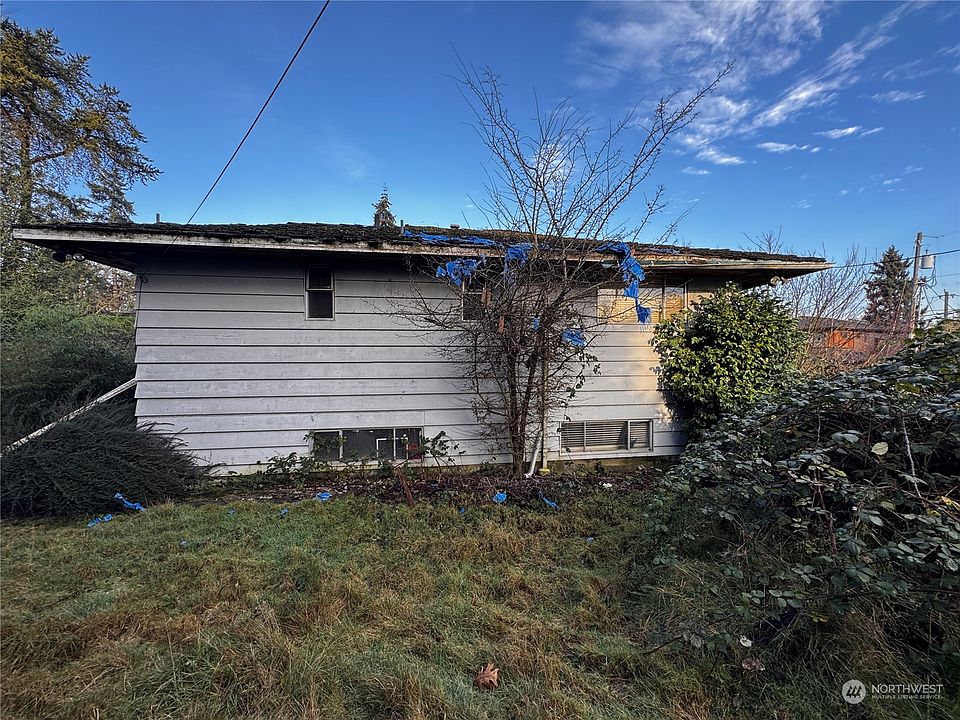 2nd image of 2105 38th Avenue E