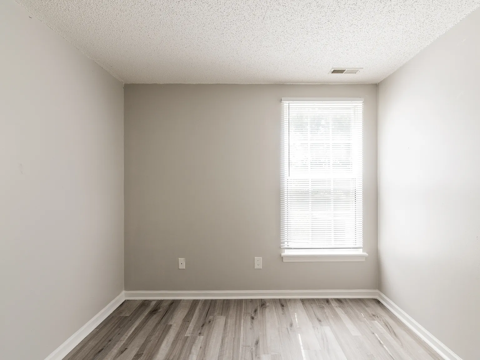 1624 Arlyn Circle - D - 1 — Photo 3