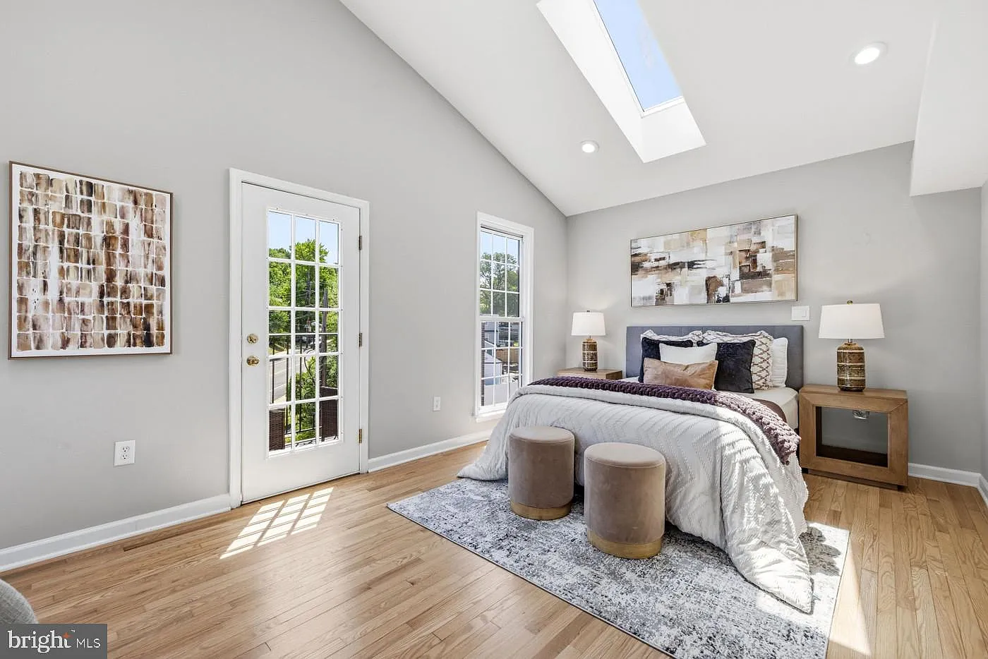 6 bed, 4.5 bath, 3399 sqft, $6,000 — Photo 1