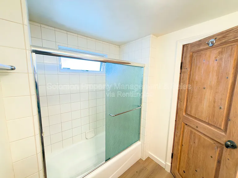 2354 Oxford Ave #A — Photo 8