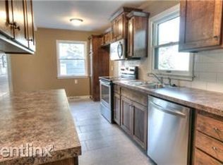 806 NE 67th Pl, Gladstone, MO 64118