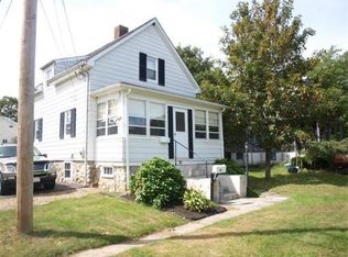 93 Middle Rd, Acushnet, MA 02743