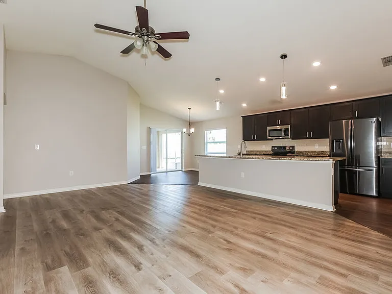 6784 Hanworth Ln — Photo 5