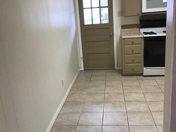 4th image of 1522 W Tucker Blvd APT A