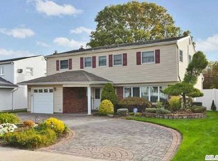 873 Viceroy Rd, Wantagh, NY 11793