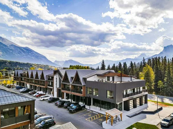 1 NW Industrial Pl #304A, Canmore, AB T1W 1Y1