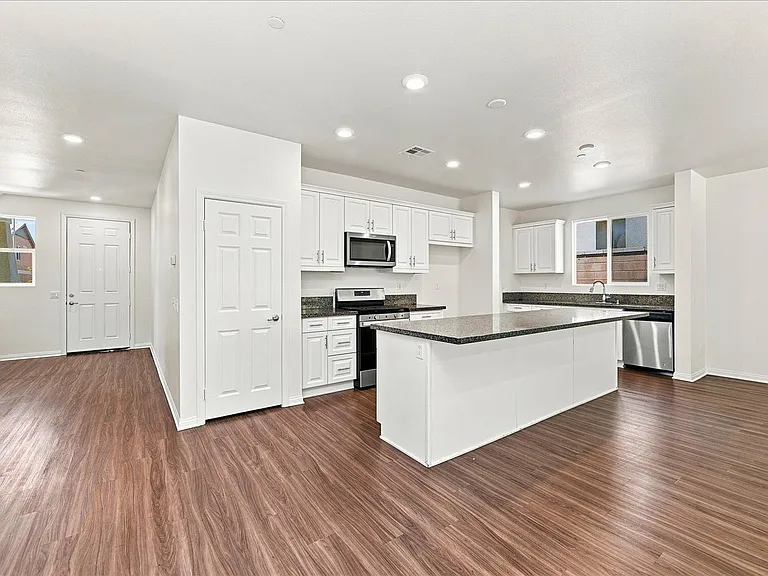 5577 Bella Way — Photo 7
