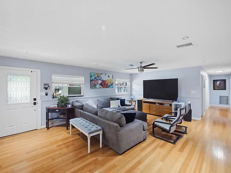 521 W Lutz Lake Fern Rd — Photo 8