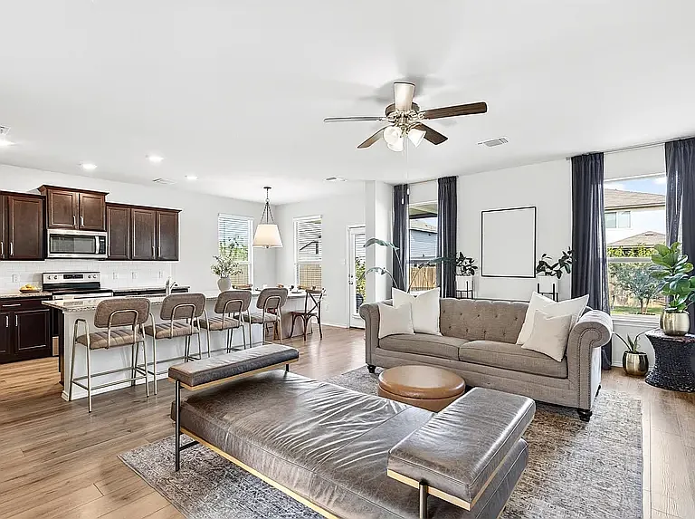 5 bed, 2606 sqft, $3,200 — Photo 3