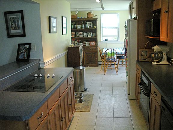 Kitchen & breakfast nook