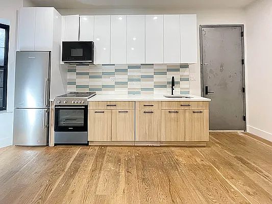 4th image of 2555 Bedford Ave #1A