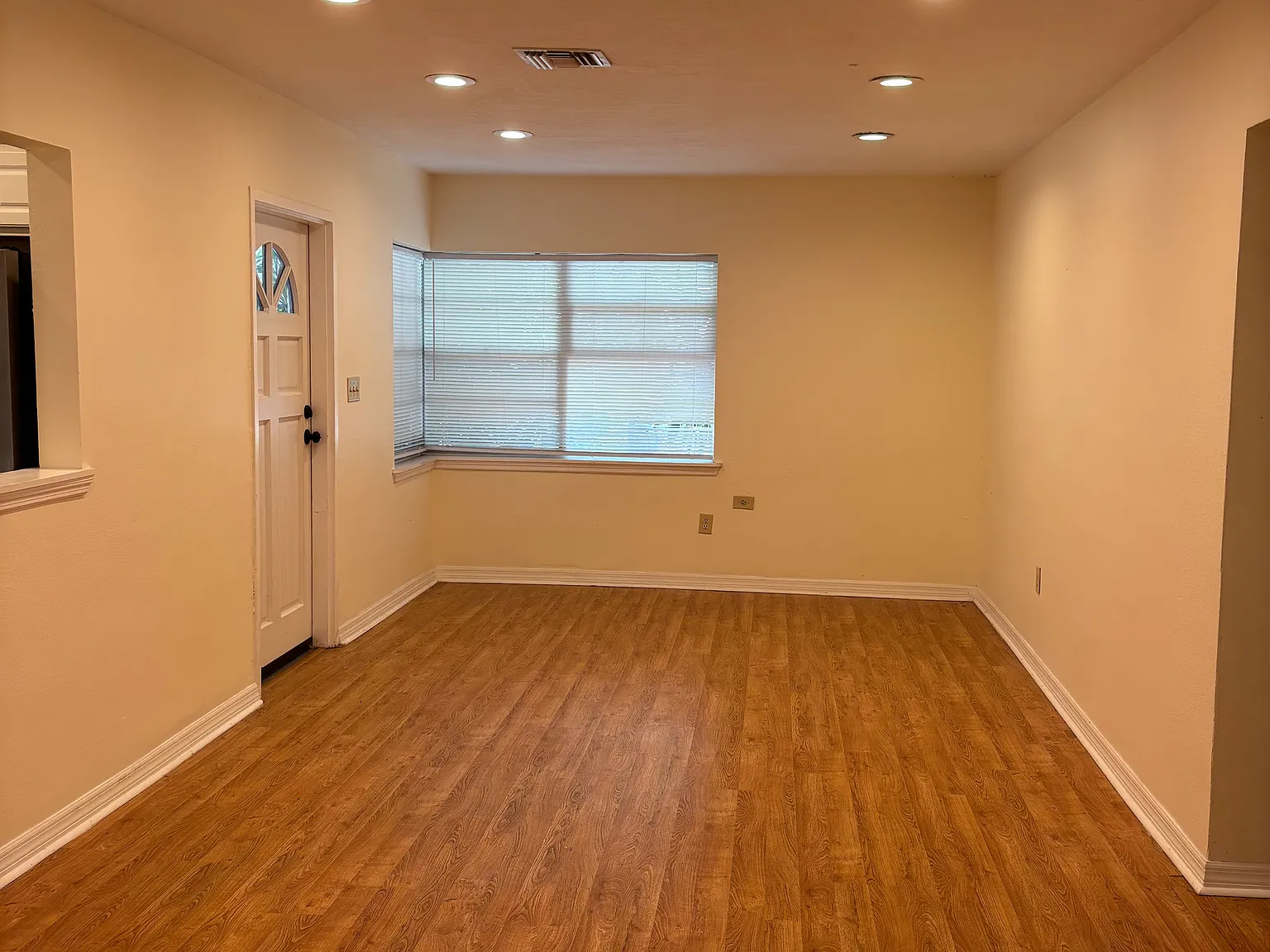 4 bed, 1449 sqft, $2,500 — Photo 3
