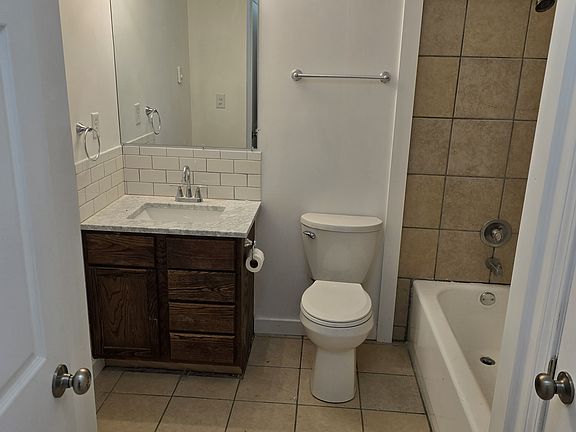 5th image of 223 Sandalwood Dr
