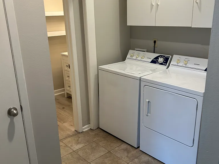 2077 NW Hickory Ln — Photo 5