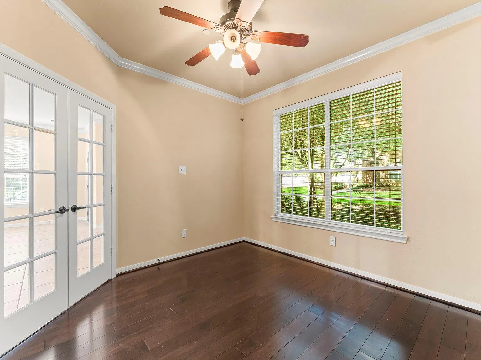 3 bed, 2.5 bath, 2232 sqft, $2,300 — Photo 3