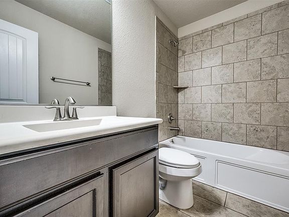 3rd image of 401 Brahma St
