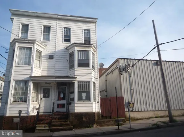 18 E Lloyd St, Shenandoah, PA 17976