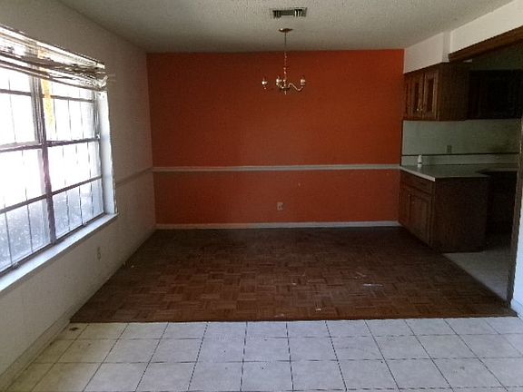 3rd image of 8925 Acacia Ln