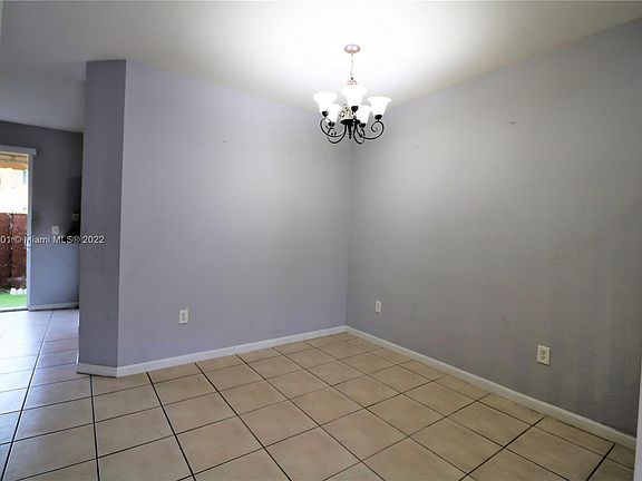 5th image of 2739 SE 15th Pl #161