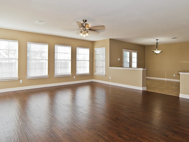 318 Kissimmee Dr — Photo 15