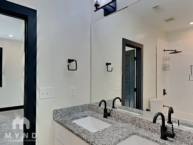 631 Windsor St SW — Photo 15