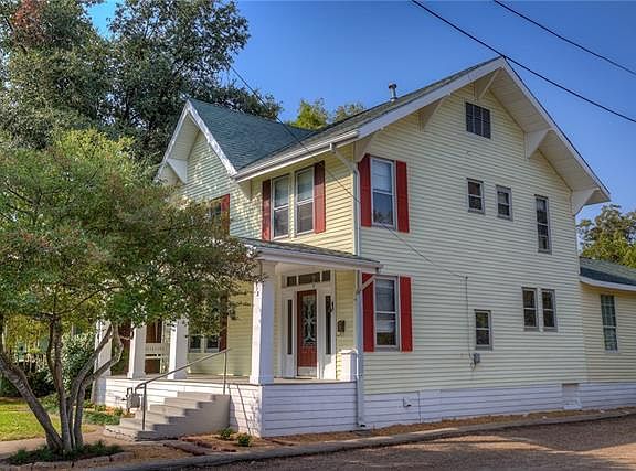 2nd image of 3912 Pine St