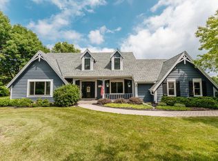 721 Woodland Park Dr, Delafield, WI 53018