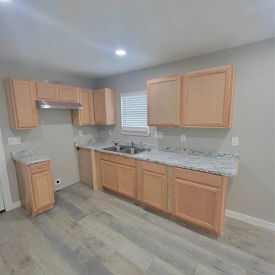 2 bed, 1.0 bath, 740 sqft, $1,125 — Photo 1