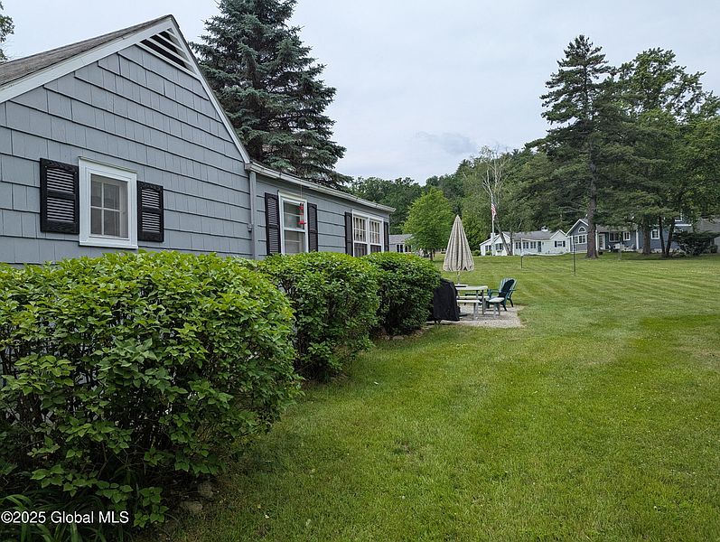 4th image of 17 Bayberry Lane