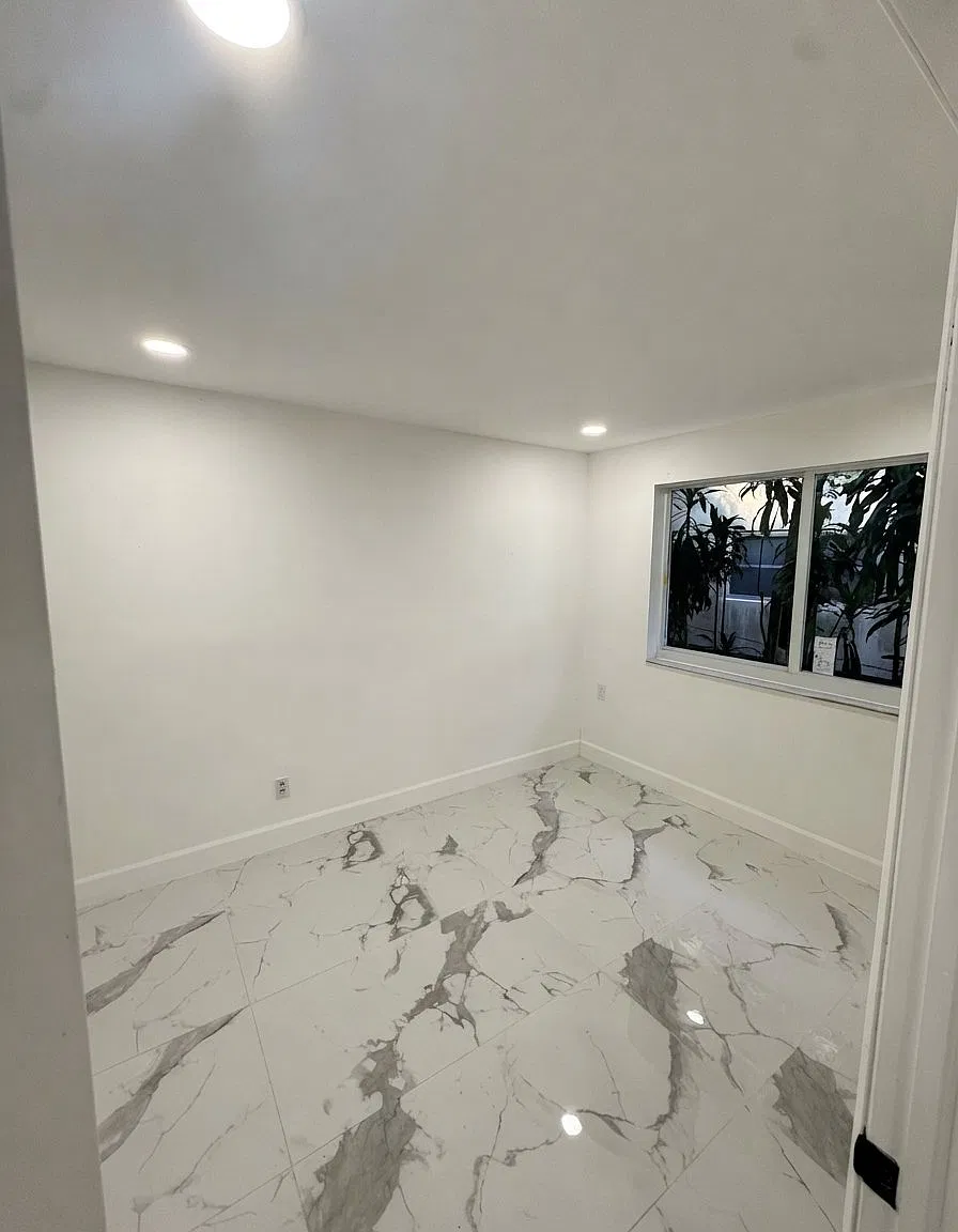 Updated 2BR/1BA Apartment in Hollywood - Near Downtown & Beach — Photo 4