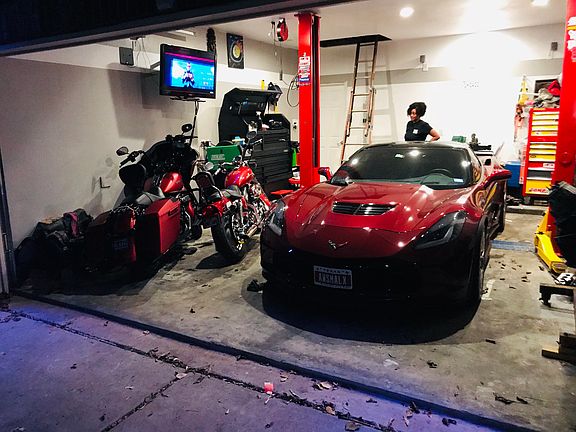 Garage - YES it has a lift