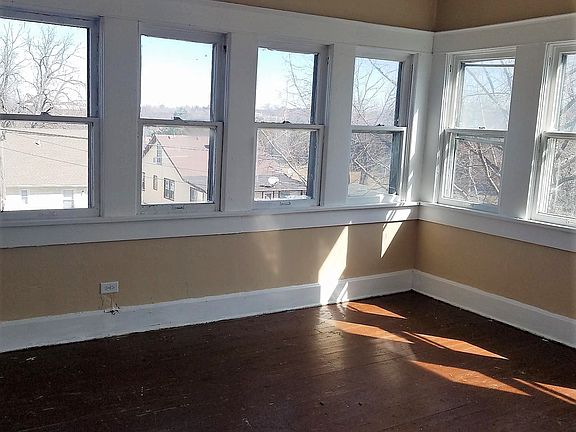 3rd image of 3139 Edmond St