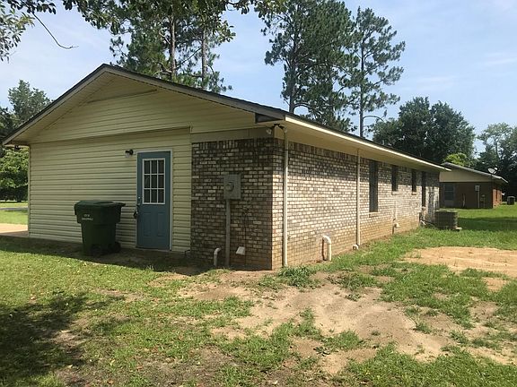 3rd image of 303 Dogwood Ave
